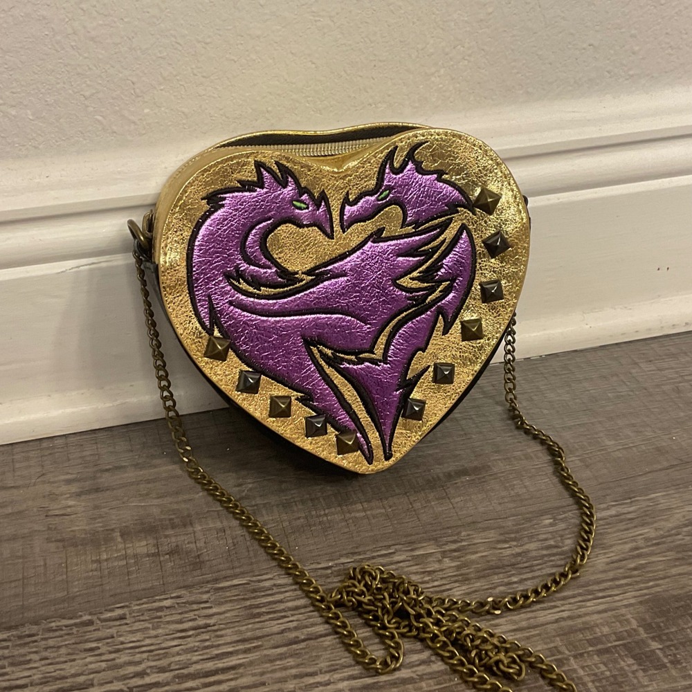 Disney Store Descendants Villain Evie Mal Cross Body Heart Shape Chain Purse Bag